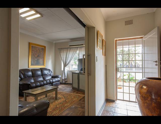 3 BEDROOM HOUSE FOR SALE IN RENSBURG